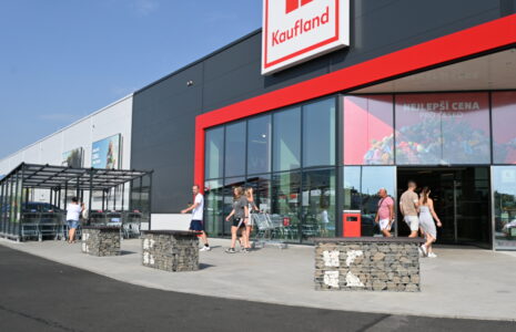 Gabionové lavičky – Kaufland – Lovosice